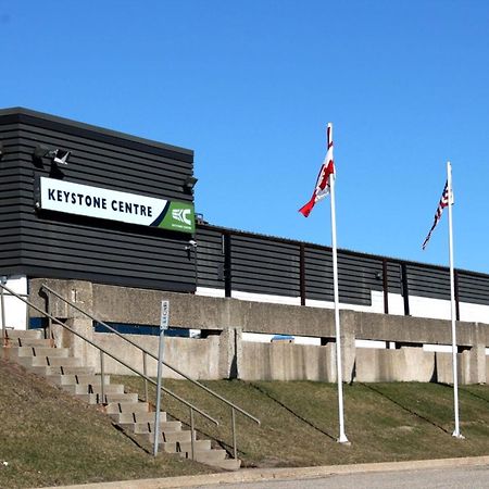 Holiday Inn Express & Suites - Brandon By Ihg Экстерьер фото