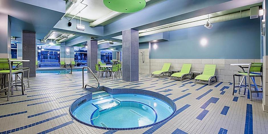 Holiday Inn Express & Suites - Brandon By Ihg Экстерьер фото