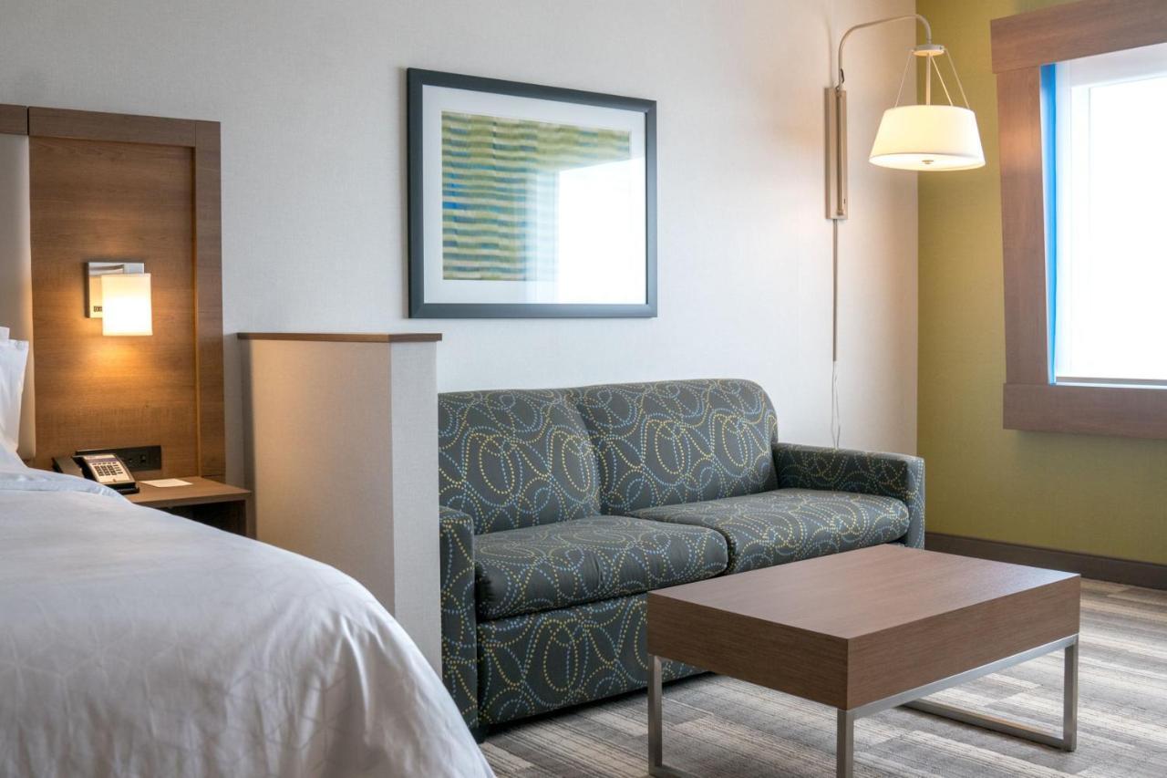 Holiday Inn Express & Suites - Brandon By Ihg Экстерьер фото