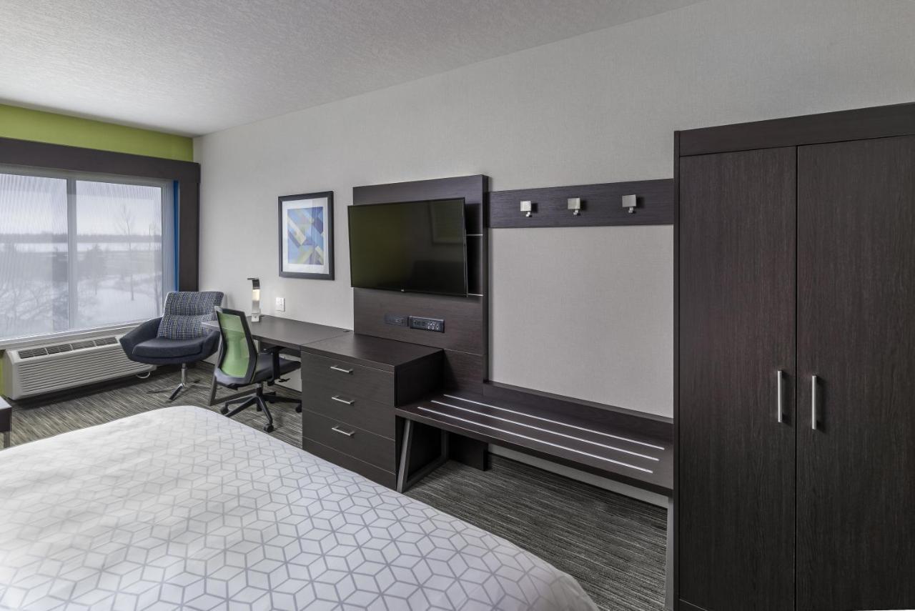 Holiday Inn Express & Suites - Brandon By Ihg Экстерьер фото