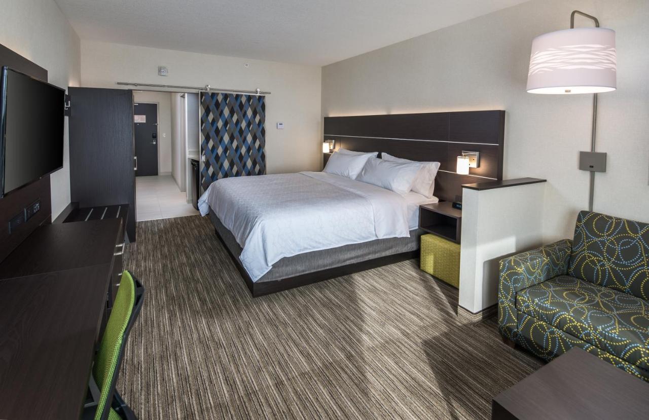 Holiday Inn Express & Suites - Brandon By Ihg Экстерьер фото