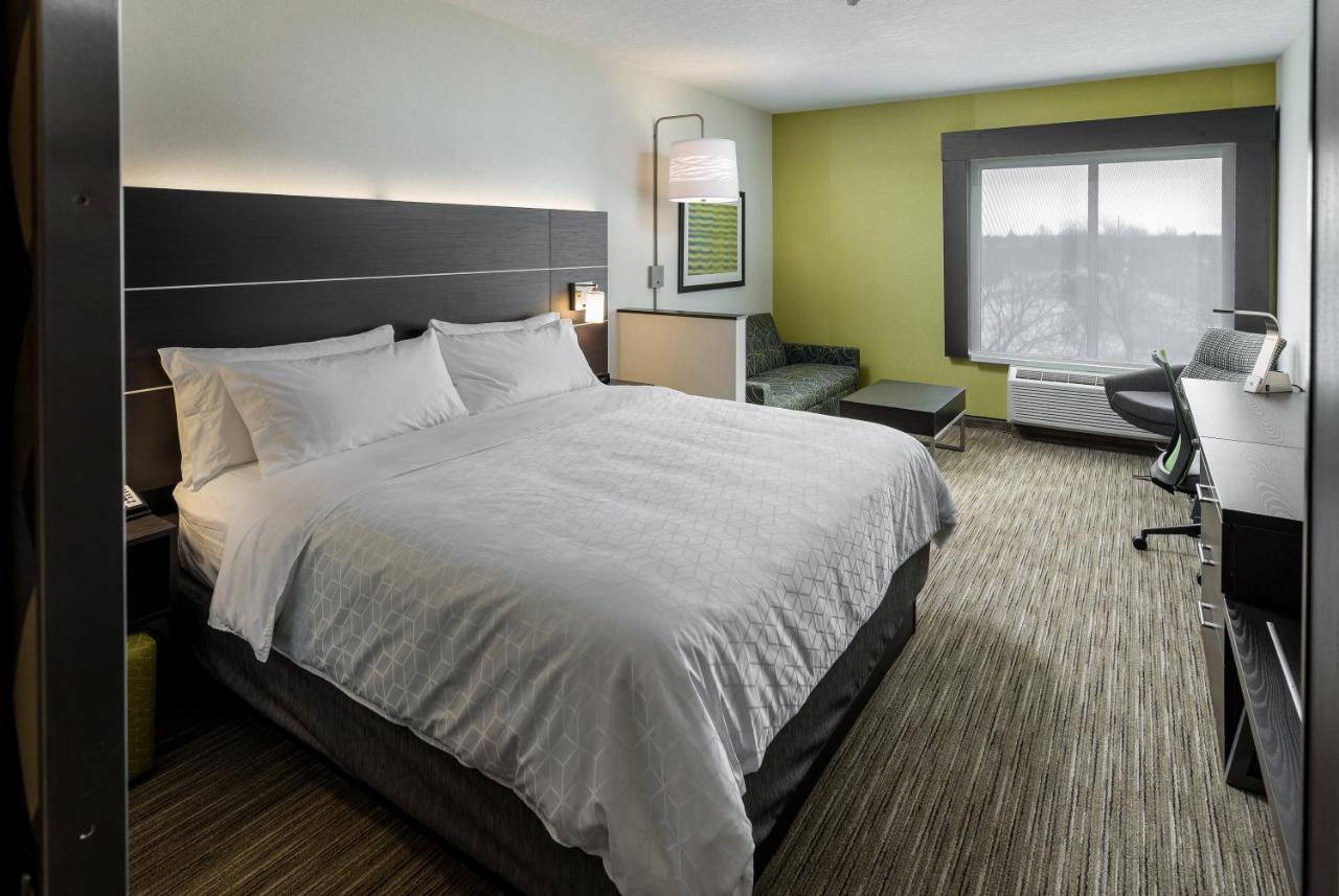 Holiday Inn Express & Suites - Brandon By Ihg Экстерьер фото
