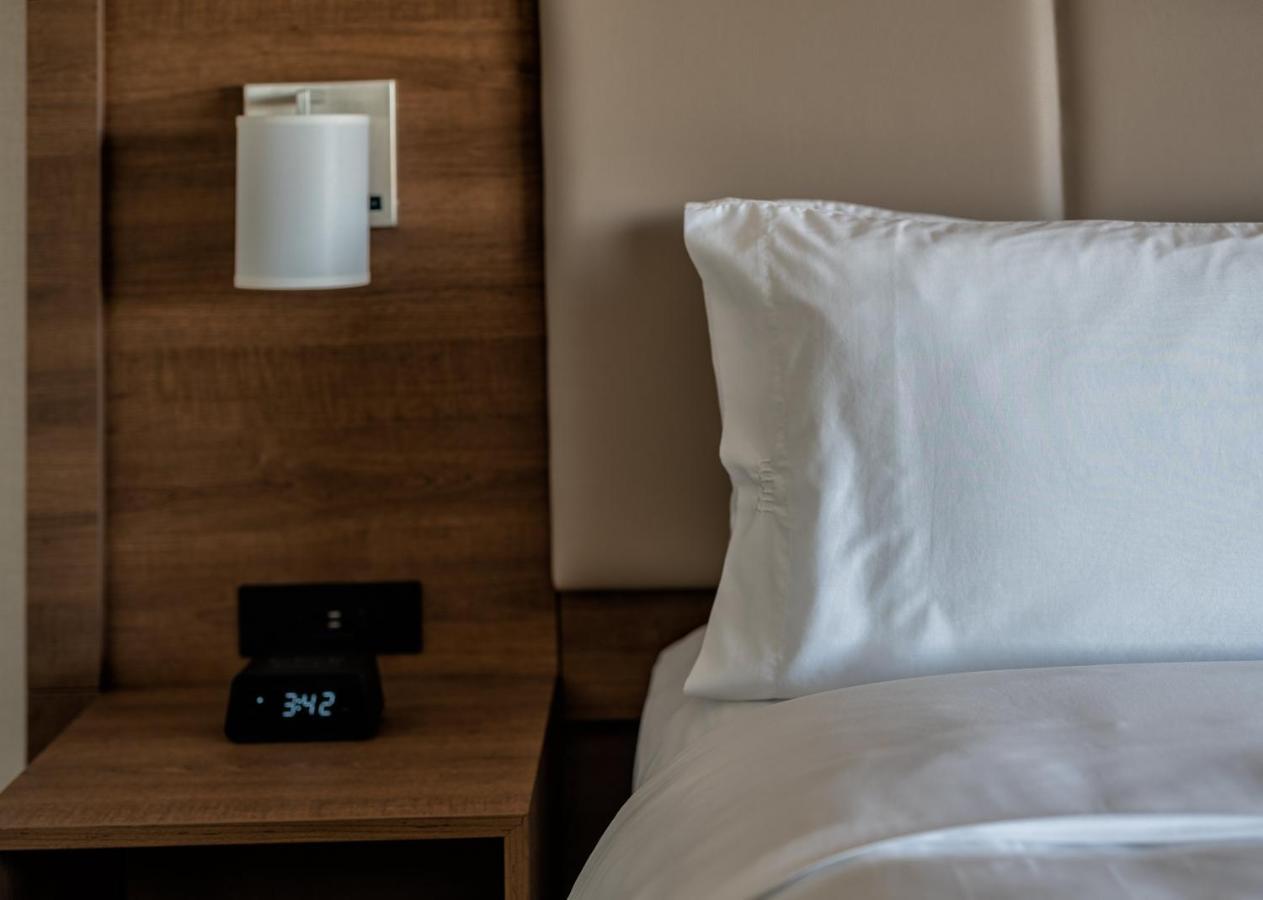 Holiday Inn Express & Suites - Brandon By Ihg Экстерьер фото