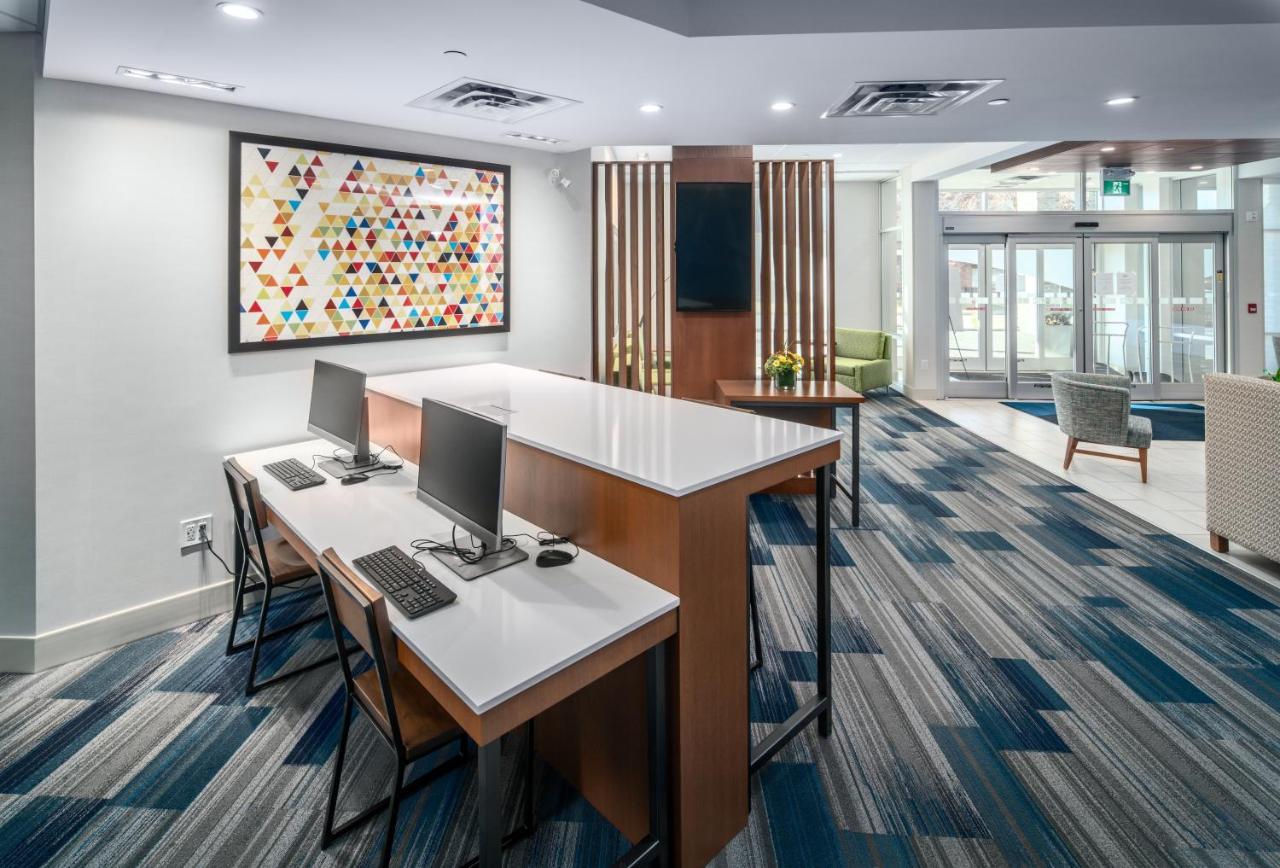 Holiday Inn Express & Suites - Brandon By Ihg Экстерьер фото