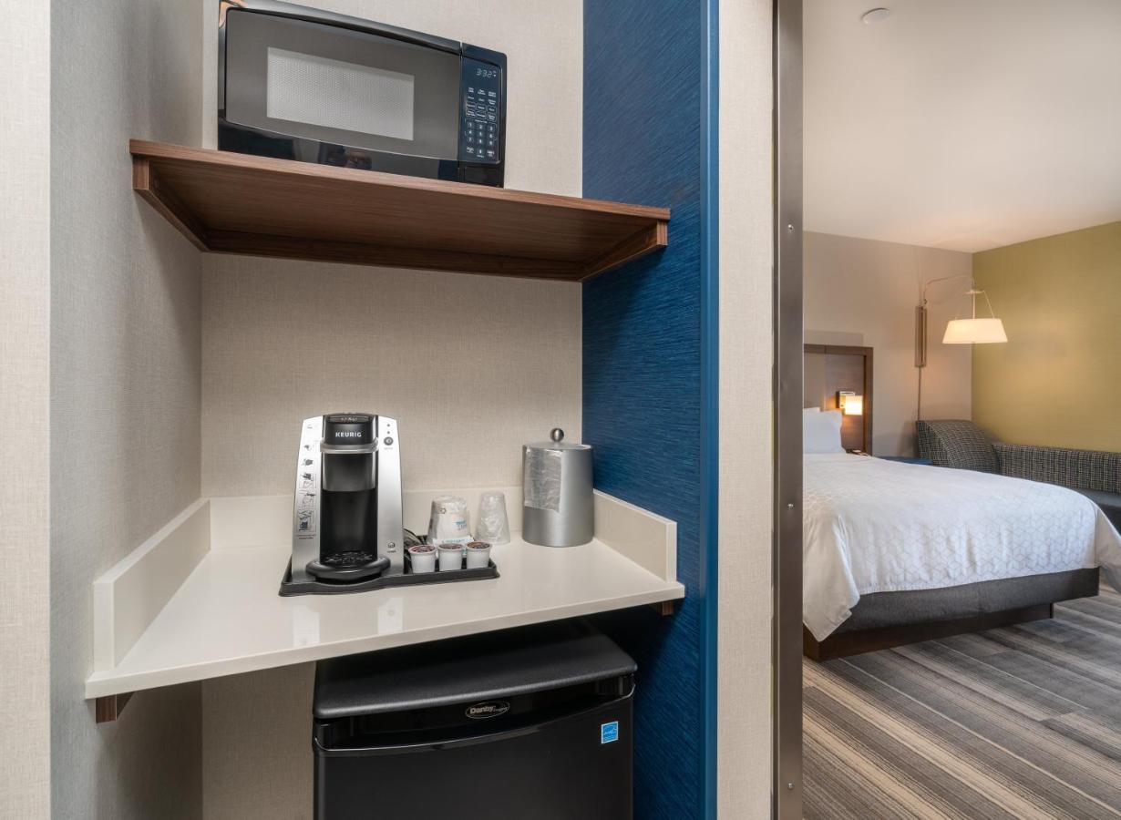 Holiday Inn Express & Suites - Brandon By Ihg Экстерьер фото