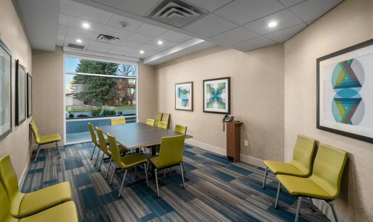 Holiday Inn Express & Suites - Brandon By Ihg Экстерьер фото