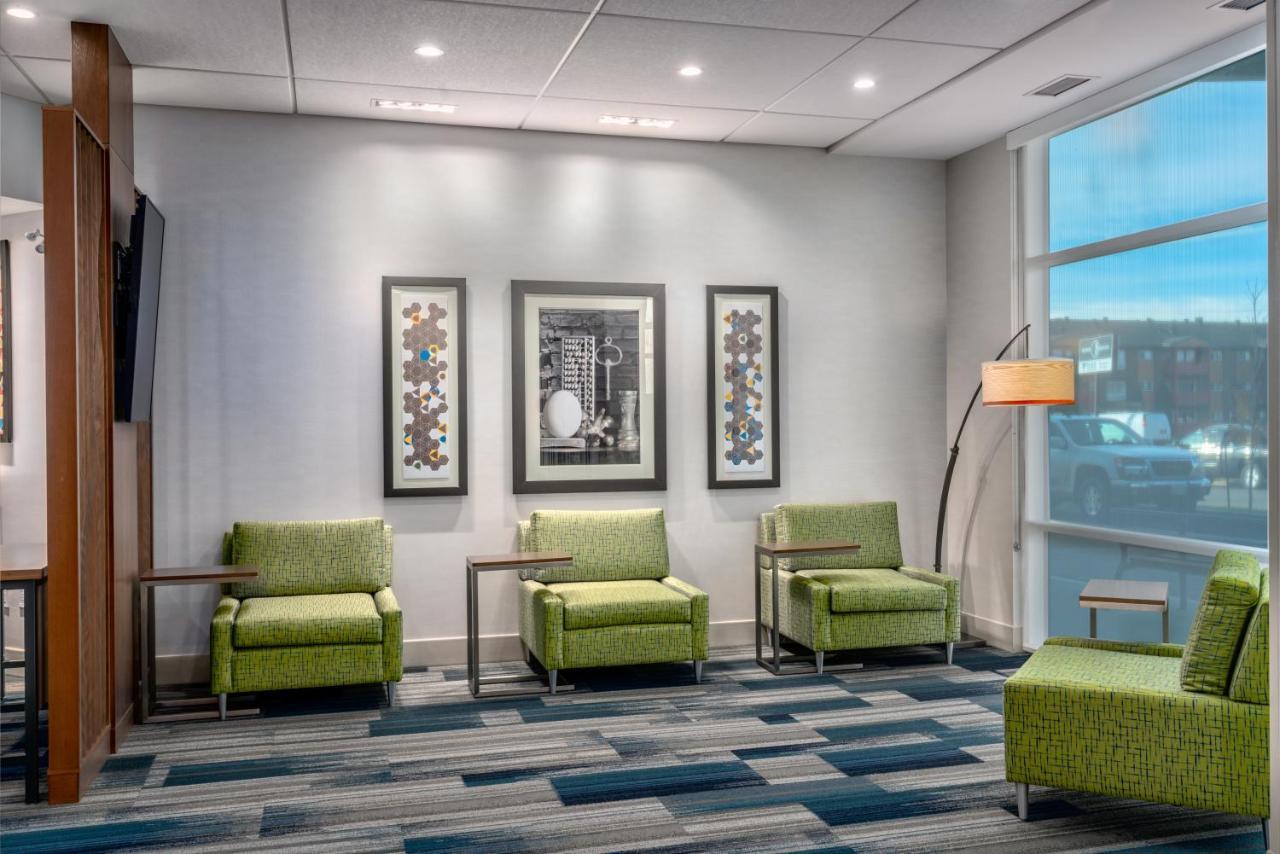 Holiday Inn Express & Suites - Brandon By Ihg Экстерьер фото