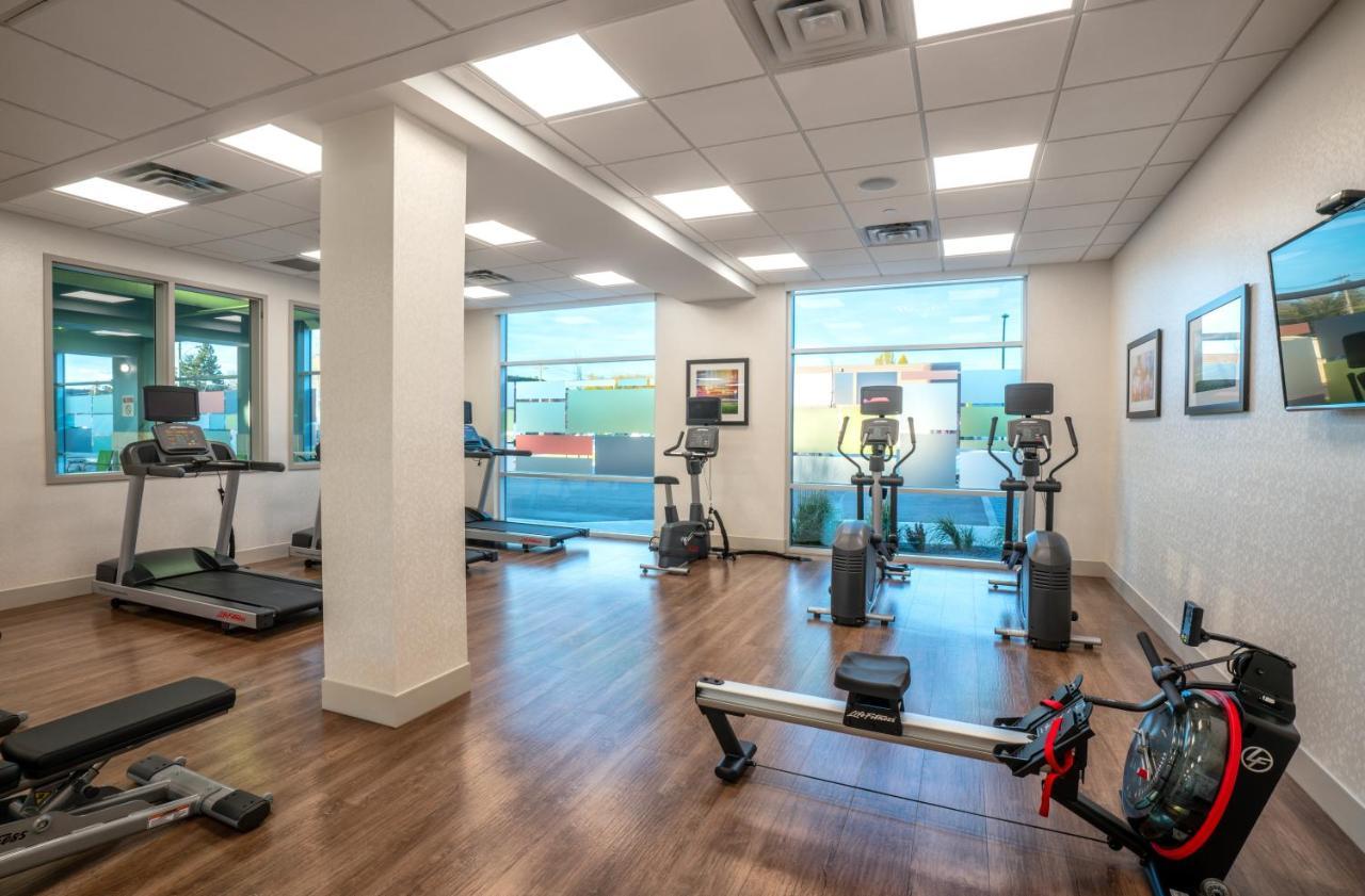 Holiday Inn Express & Suites - Brandon By Ihg Экстерьер фото