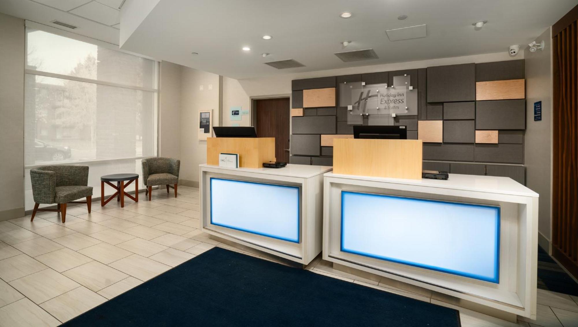 Holiday Inn Express & Suites - Brandon By Ihg Экстерьер фото